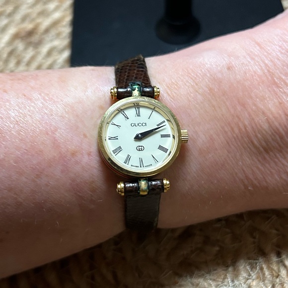 Authentic Vintage Gucci Watch - Picture 5 of 11